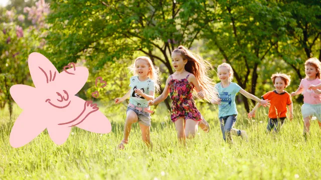 Щасливі діти граються у сонячний день в парку. Допомога дітям: Добро.юа і Дитяча надія Київстар
